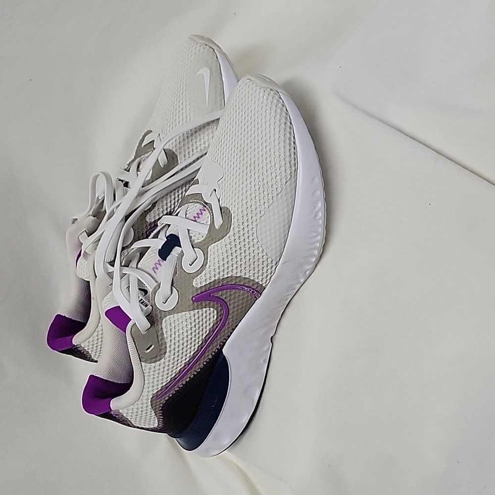 Nike Womens White Renew Run CK6360-002 Cushioned Running Athletic Shoes US 8.5